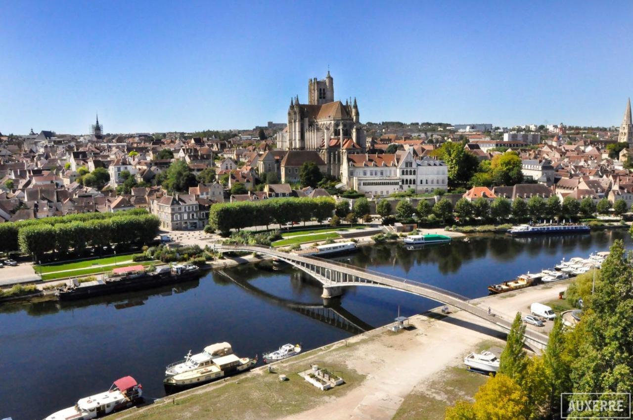 Charmant Appartement Plein Centre Ville - Parking Prive Auxerre Dış mekan fotoğraf